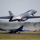 Gleich zwei B-1B Lancer Strategic Bomber