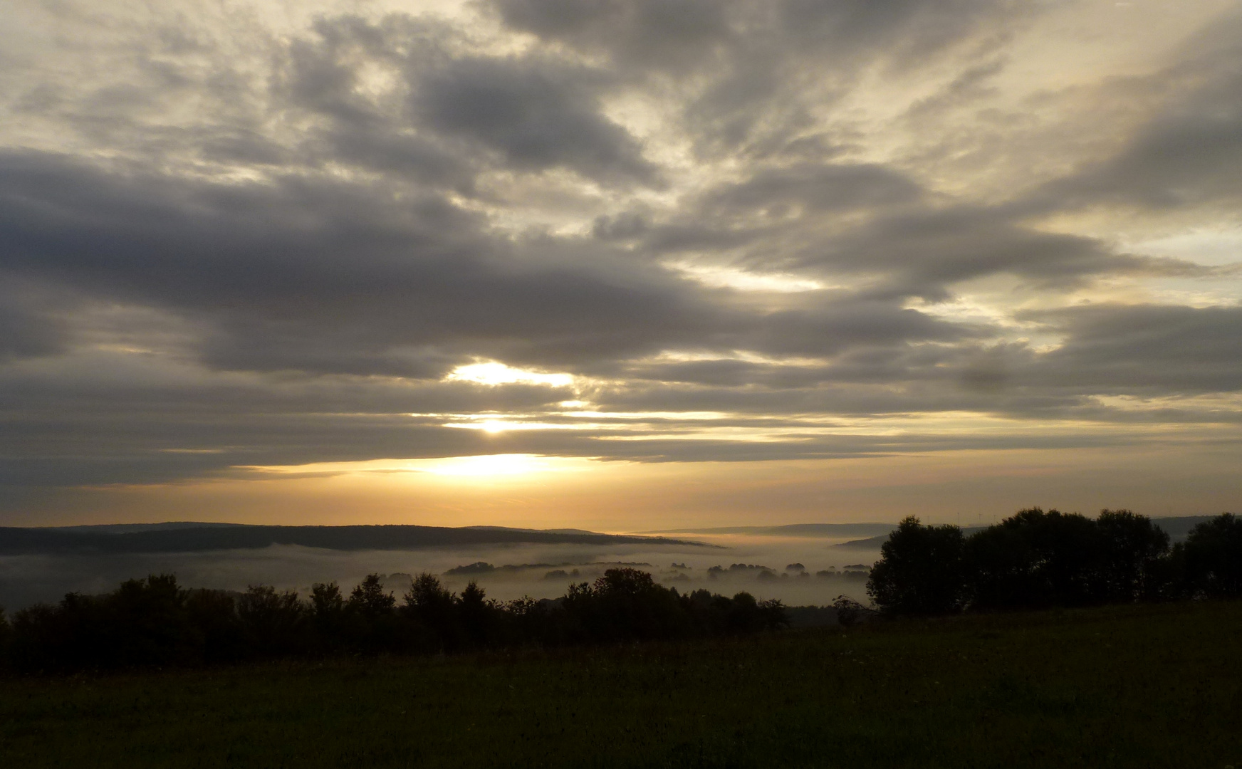 Gleicher Ort, anderer Tag - die Rhön im Herbstnebel