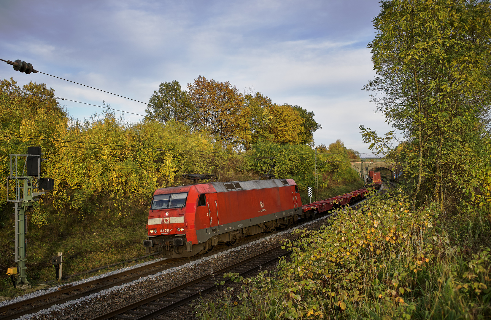 Gleicher Standort, gleicher Zug, gleiche Lok, gleiche Brücke