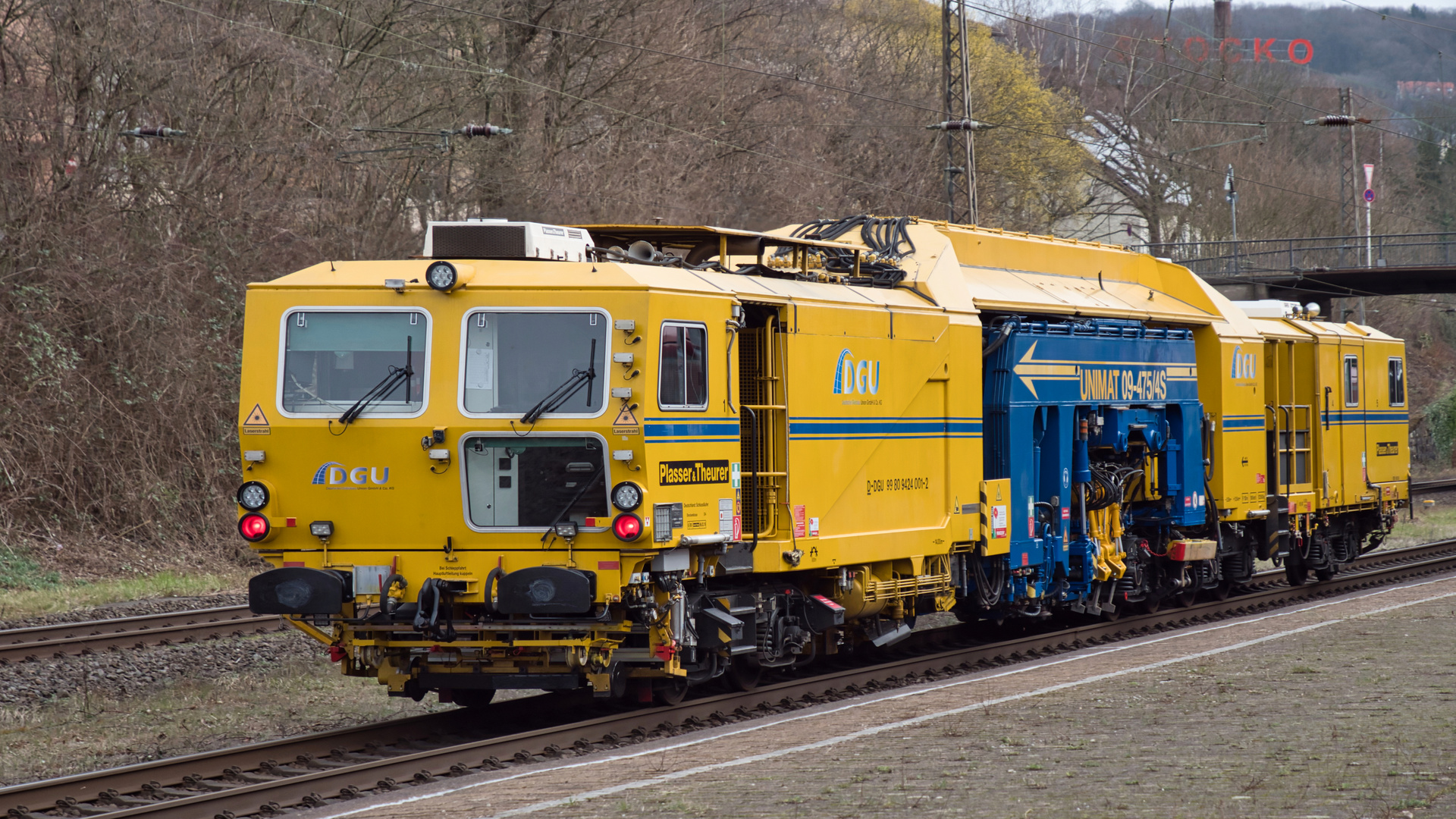 Gleis- und Weichenstopfmaschine in Sonnborn