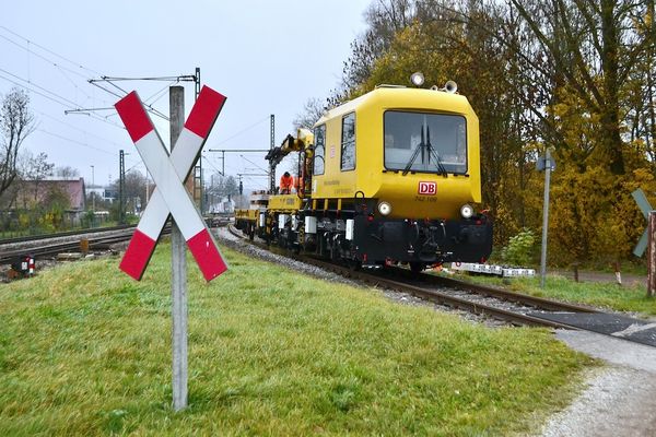 Gleisarbeitsfahrzeug 99 80 9420 021 D-DBMP (742 108)