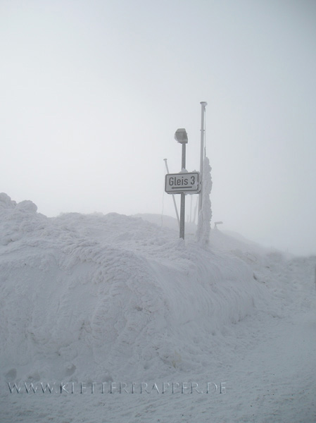 Gleisbett im Winter