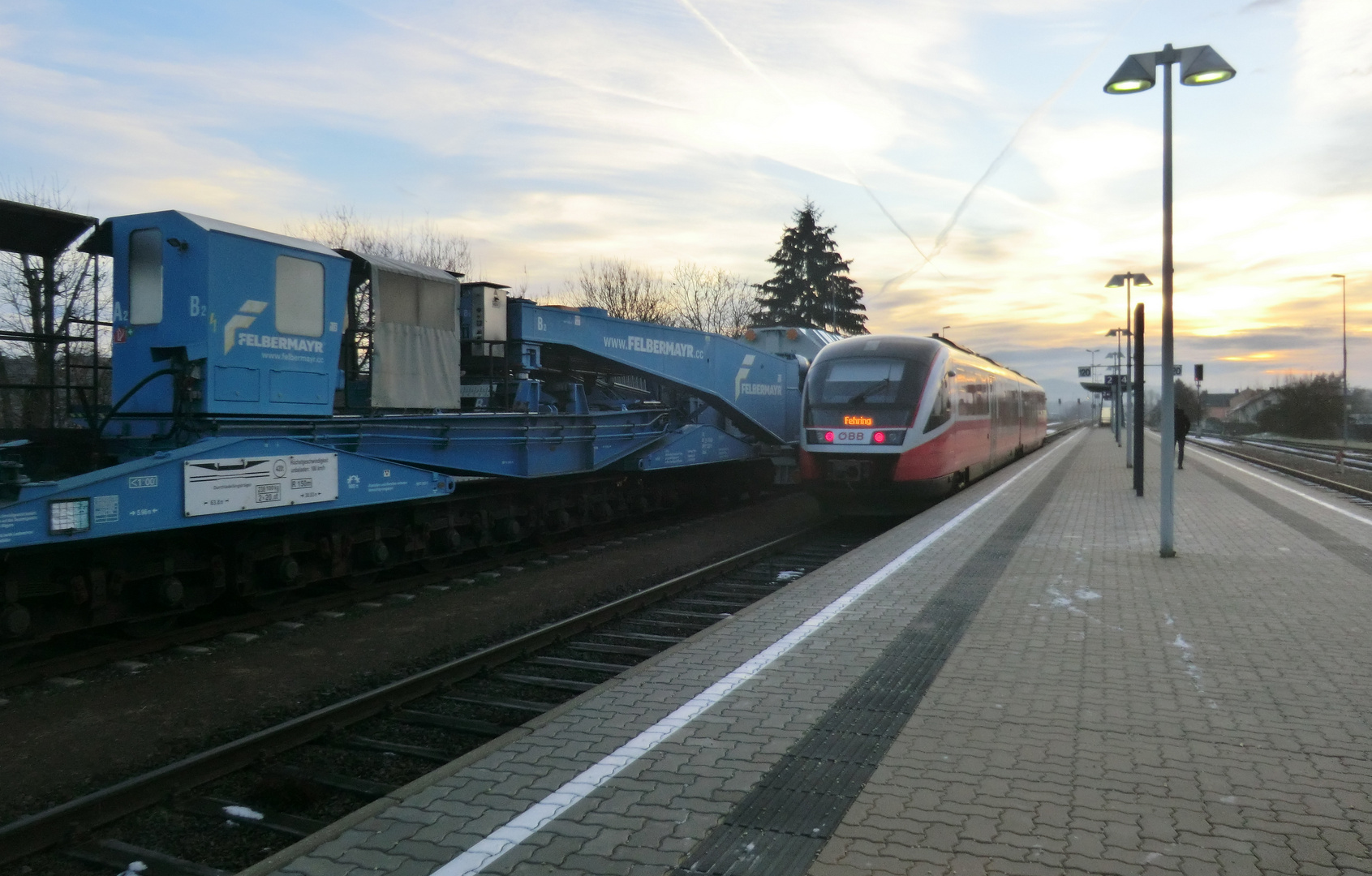 Gleisdorf Desiro neben Großtrafo 