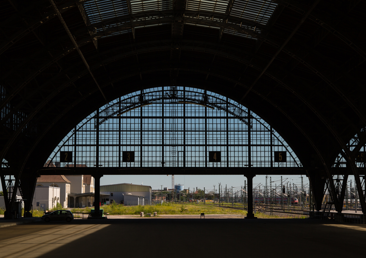 Gleislos Foto & Bild stillleben, halle, architektur Bilder auf