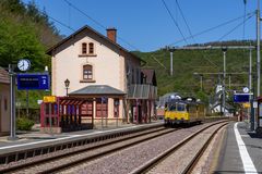 GleisMessTriebZug während der Ausgangsbeschränkungen beim Nachbarn im Einsatz