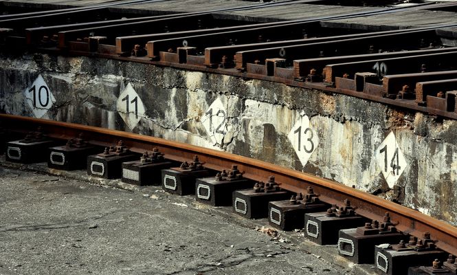 Gleisnummerierung in der Drehscheibe ...