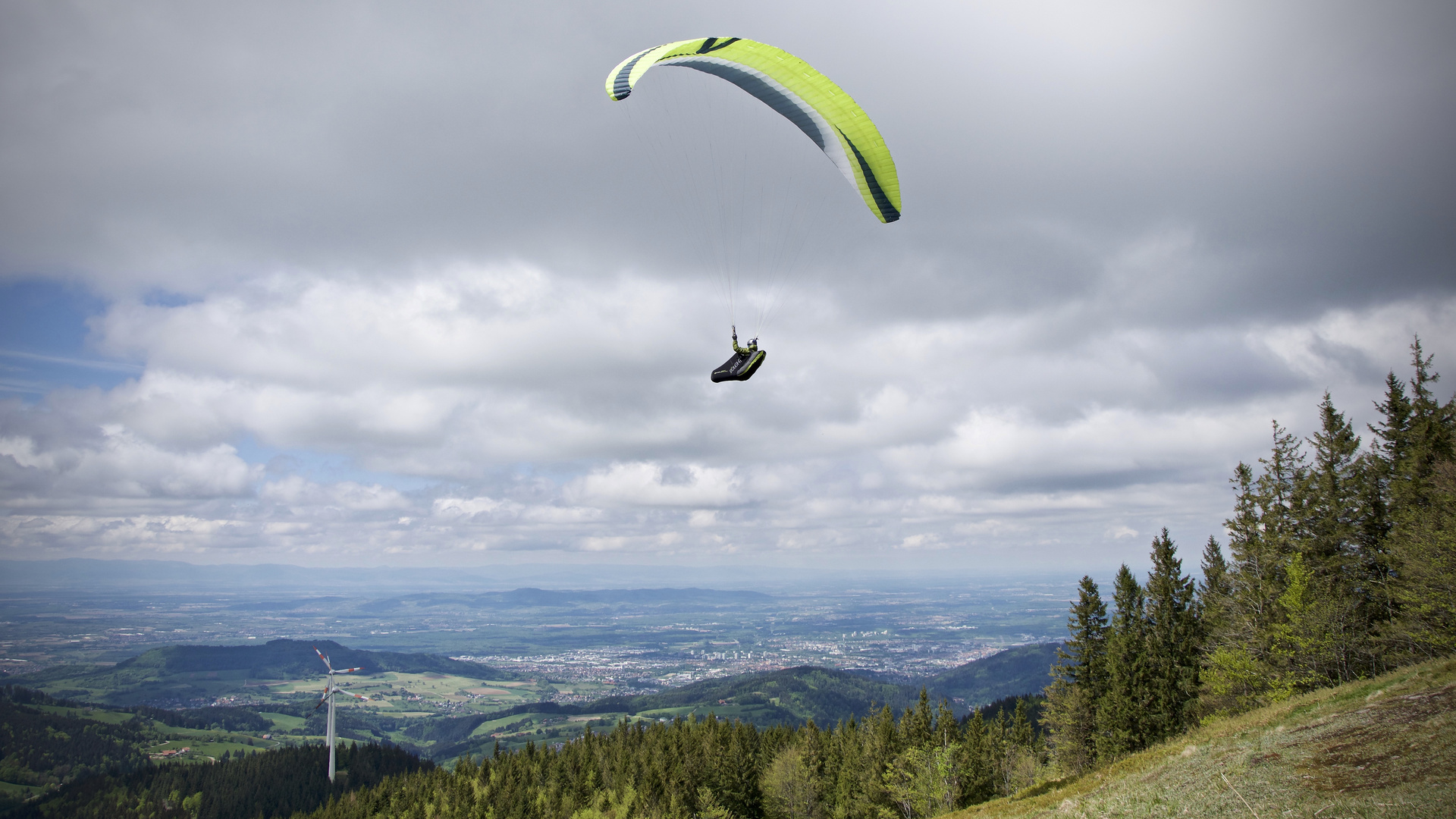 Gleitflieger übers Schauinsland