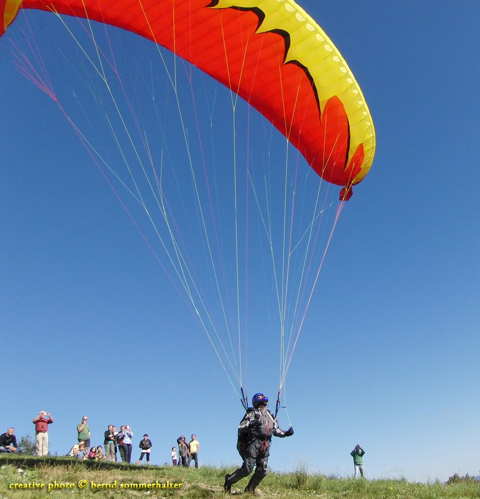 Gleitschirm beim Start Foto & Bild | sport, flugsport, paraglider ...