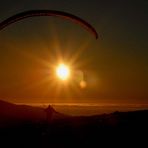 Gleitschirm im Abendrot