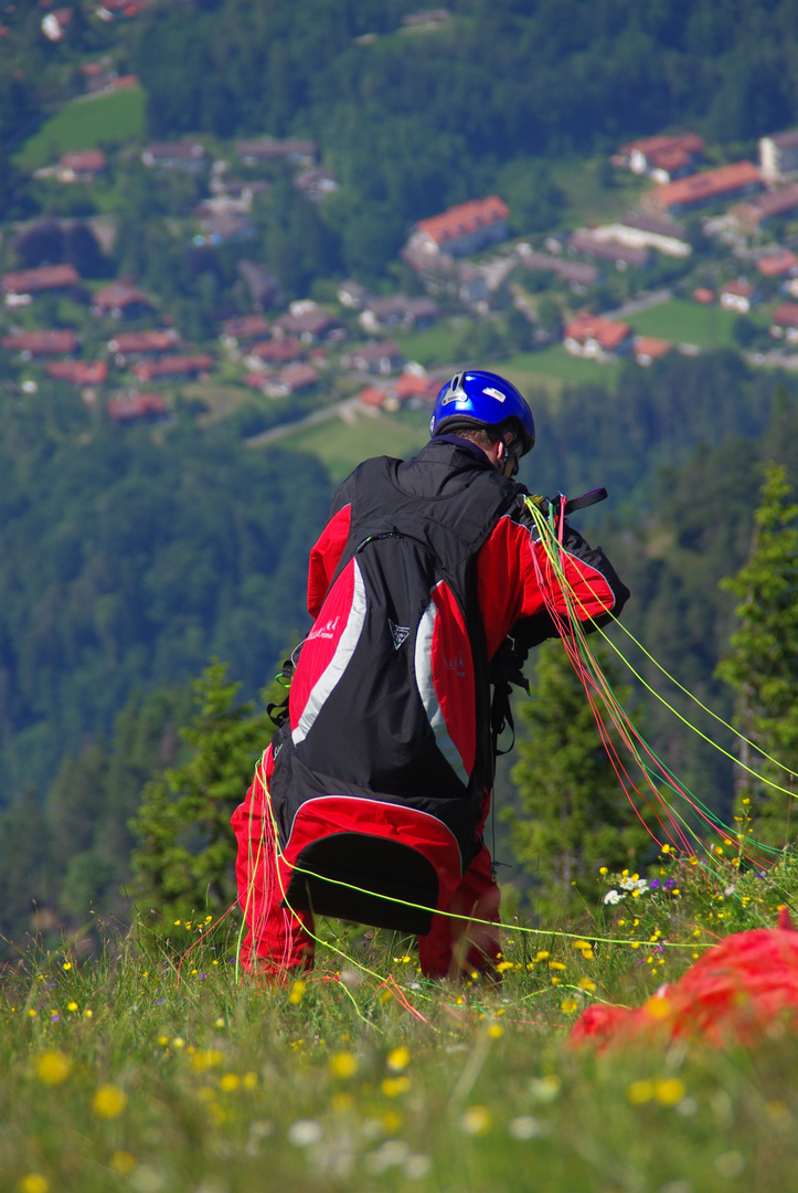 Gleitschirmflieger am Jochberg Bayerische Voralpen