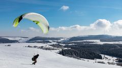 Gleitschirmflieger auf der Wasserkuppe