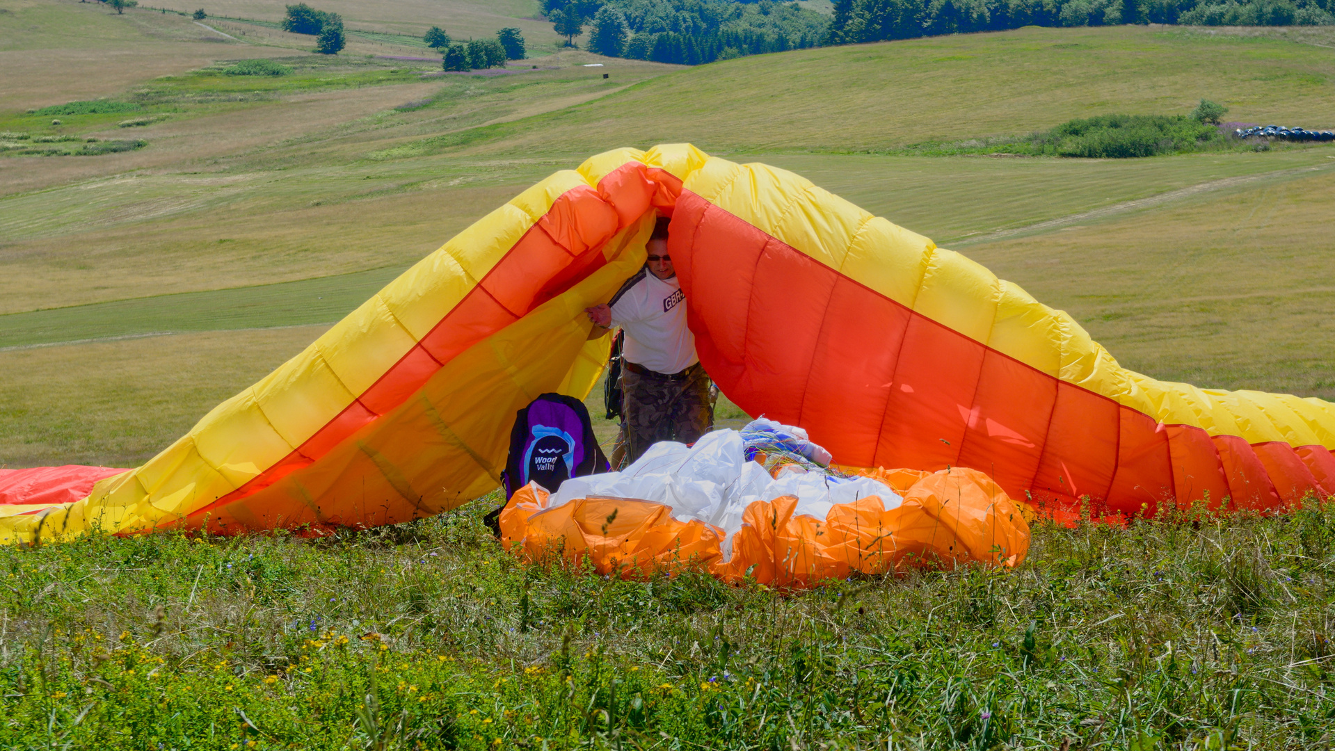 Gleitschirmflieger auf der Wasserkuppe