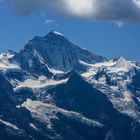 Gleitschirmflieger mit Jungfrau