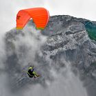 Gleitschirmflieger über dem Pilatus - Hausberg von Luzern CH