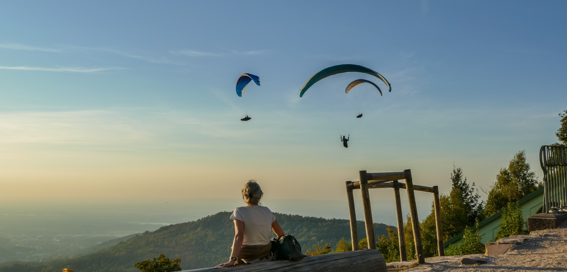 Gleitschirmfliegerzuschauerin