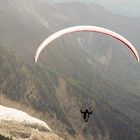 Gleitschirmspringer am Mont Blanc