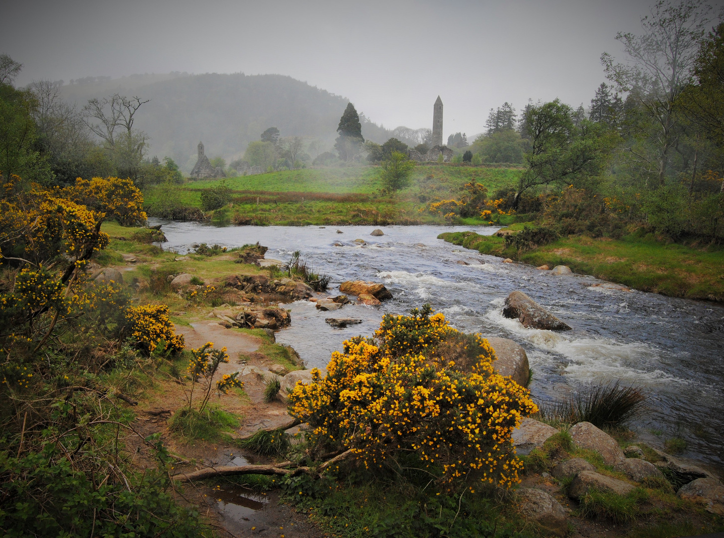 Glendalough - Landschaft im Regen