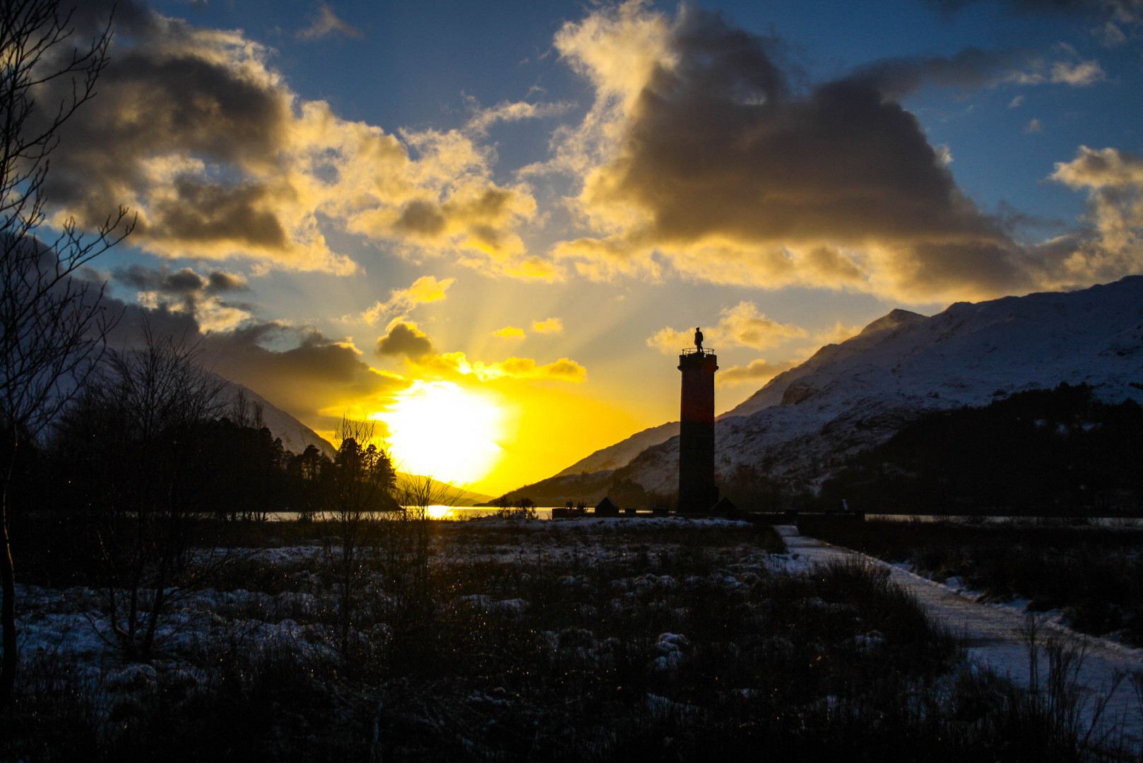 GlenFinnan  Monument am  Loch Shiel