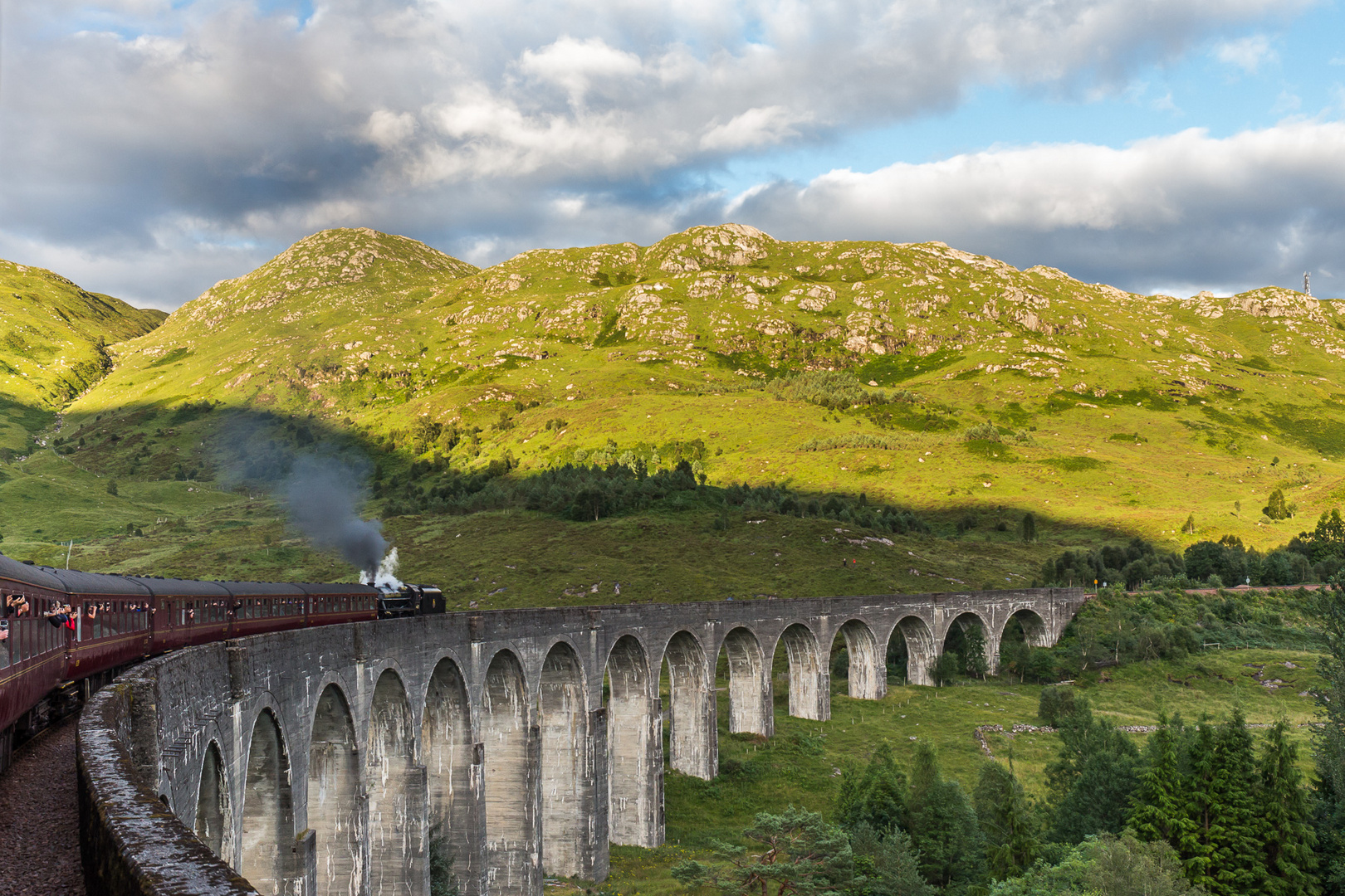 Glenfinnian Viadukt und Jacobite Steam Train