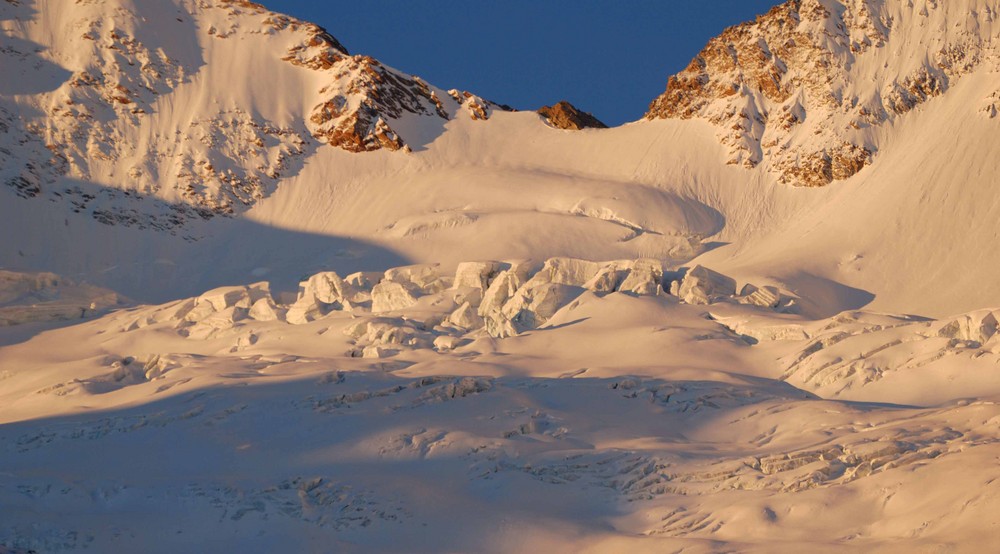 Gletscher bei Saas Fee im Morgenlicht