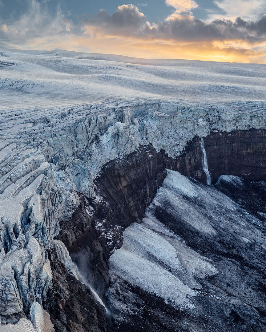 Gletscher mit Wasserfällen