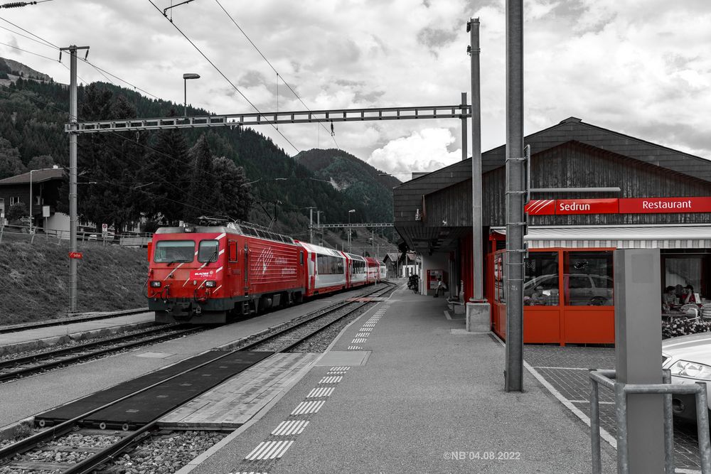 Gletscher-Schnellzug in Rot