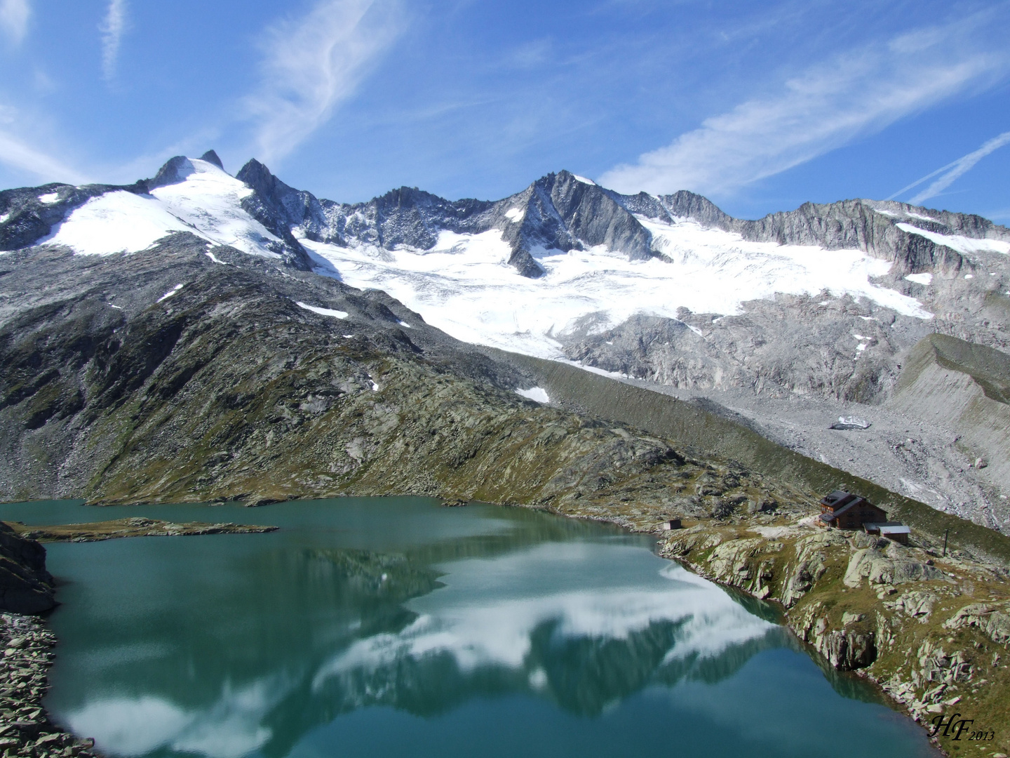 Gletscher spieglt sich im See