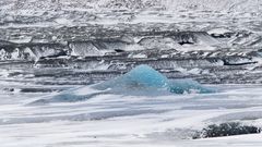 Gletscher und Lavaschichten