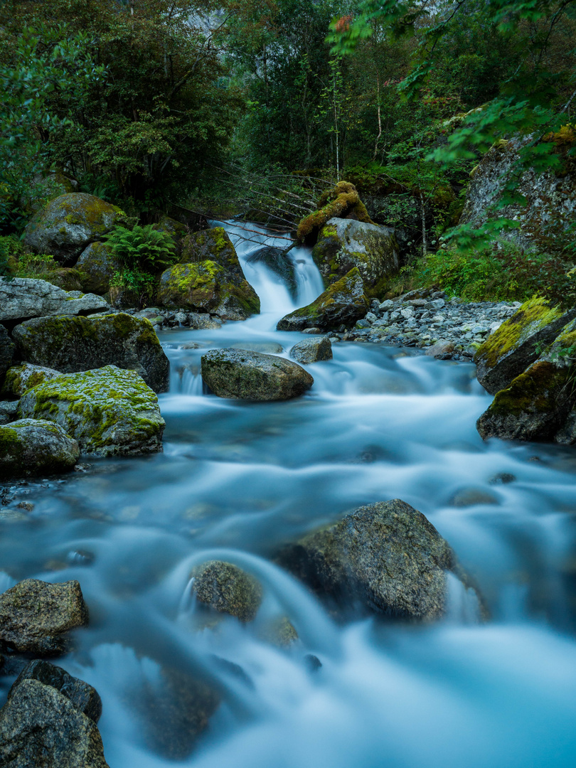 Gletscherbach im Briksdalen