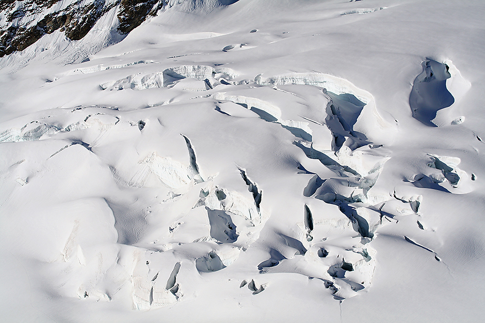 Gletscherformationen am Jungfraugletscher in 3500 Metern