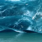 Gletscherhöhle mit Wasser