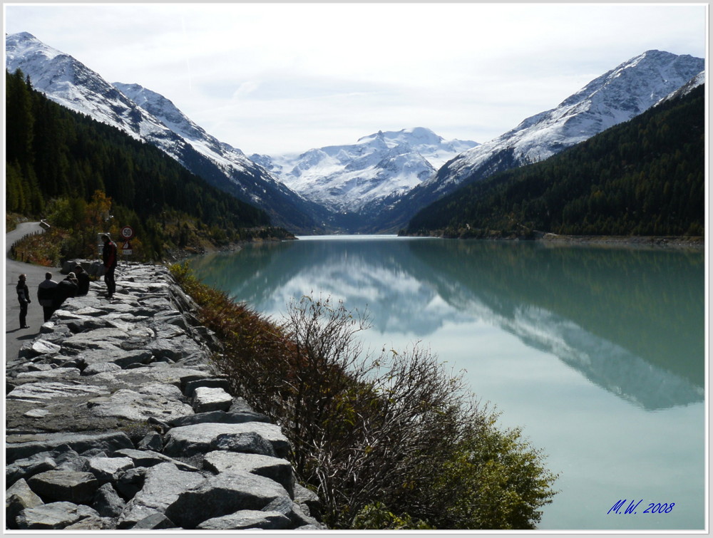 Gletscherstausee mit Blick zum Gletscher