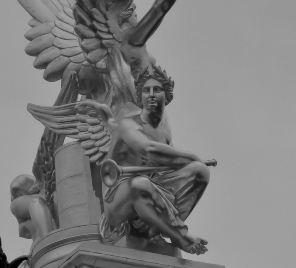 gli angeli sul teatro dell'Opera di Parigi