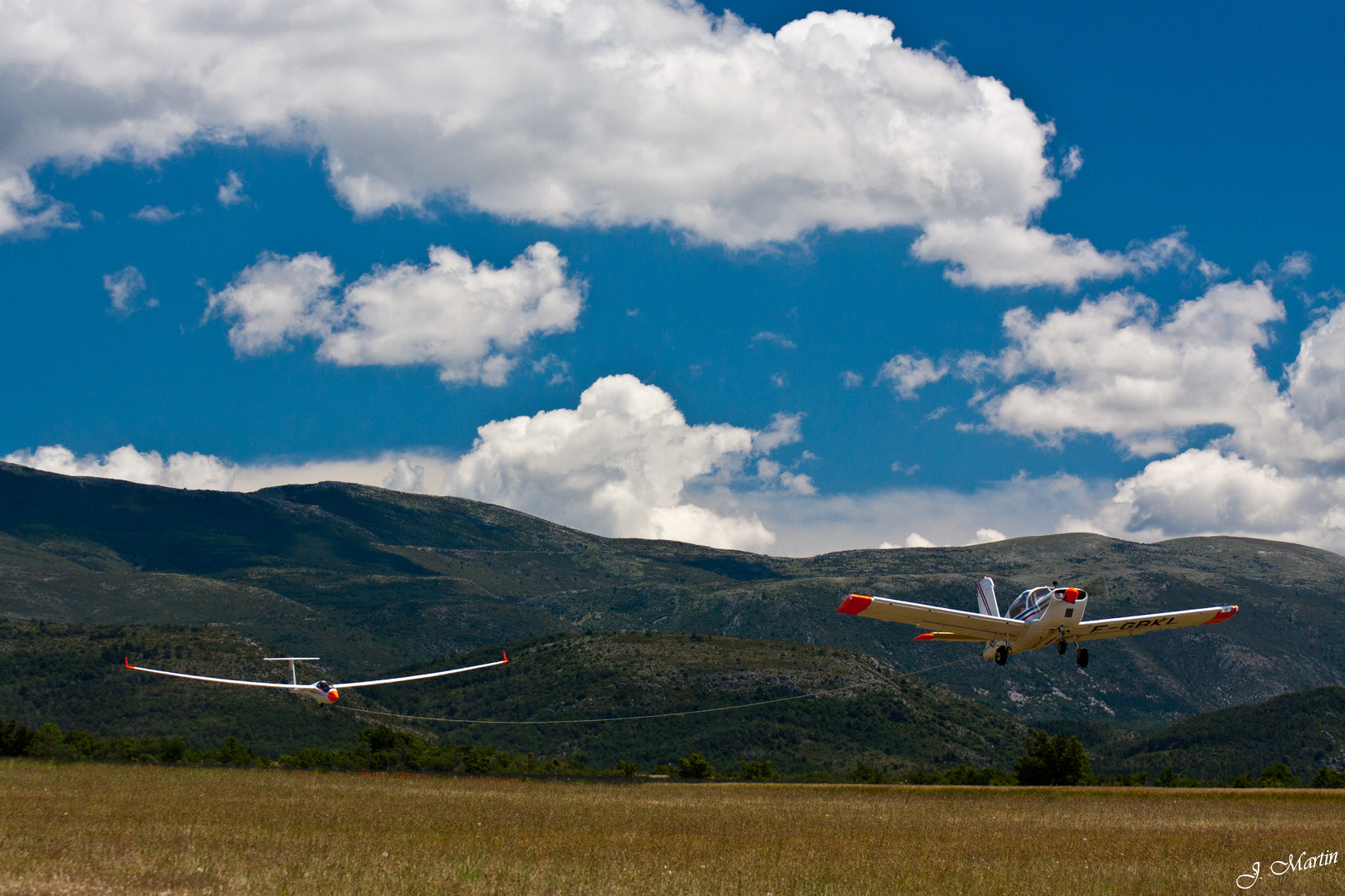 Glider Plane Towing in Puimoisson