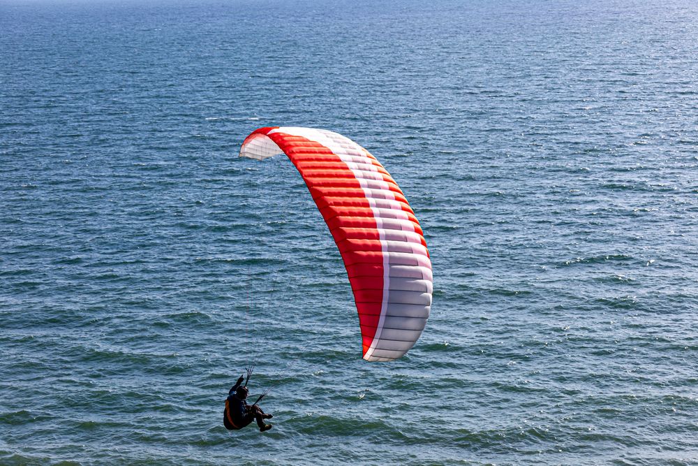 Glider über dem Meer