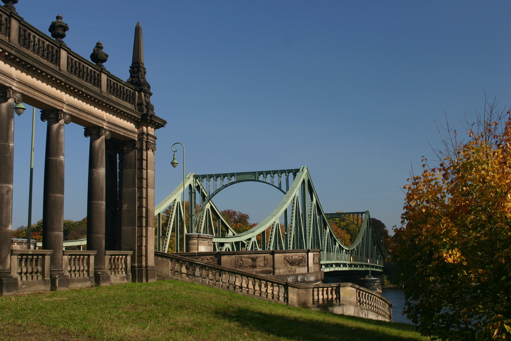 Glienicker Brücke im Herbst 2008