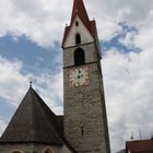 Église au toit rouge en Italie