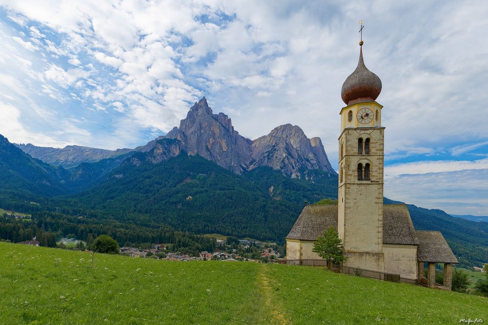 Église et montagne / Kirche und Berg
