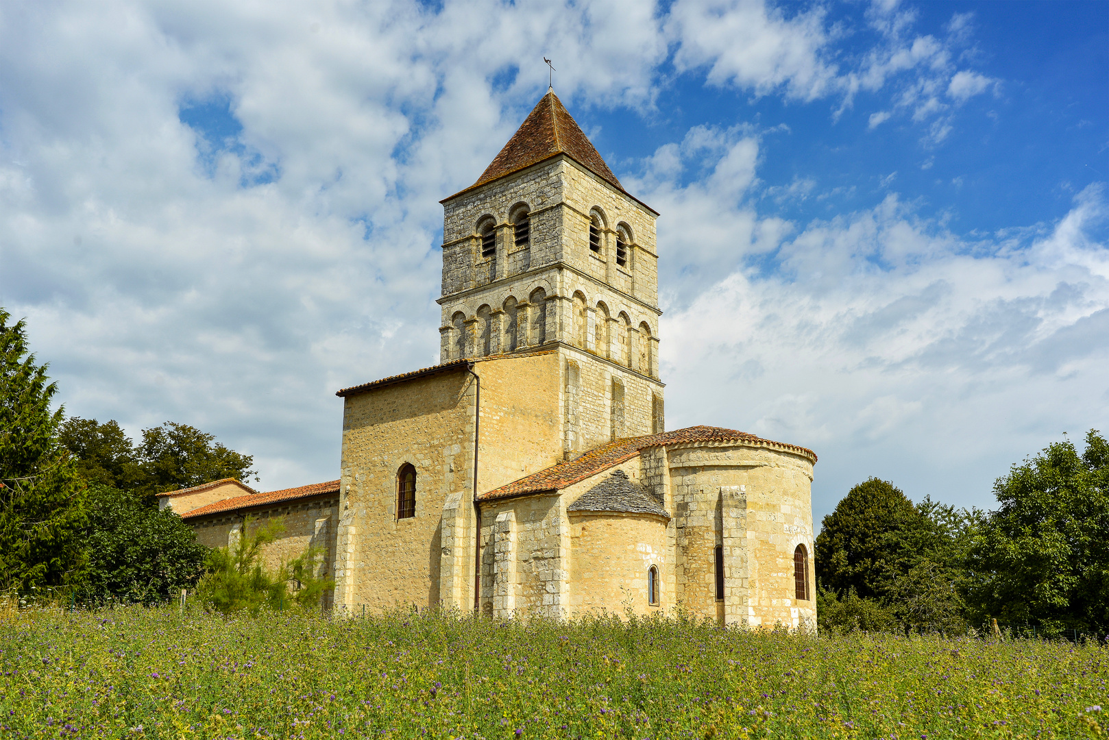 Église Saint-Robert 02