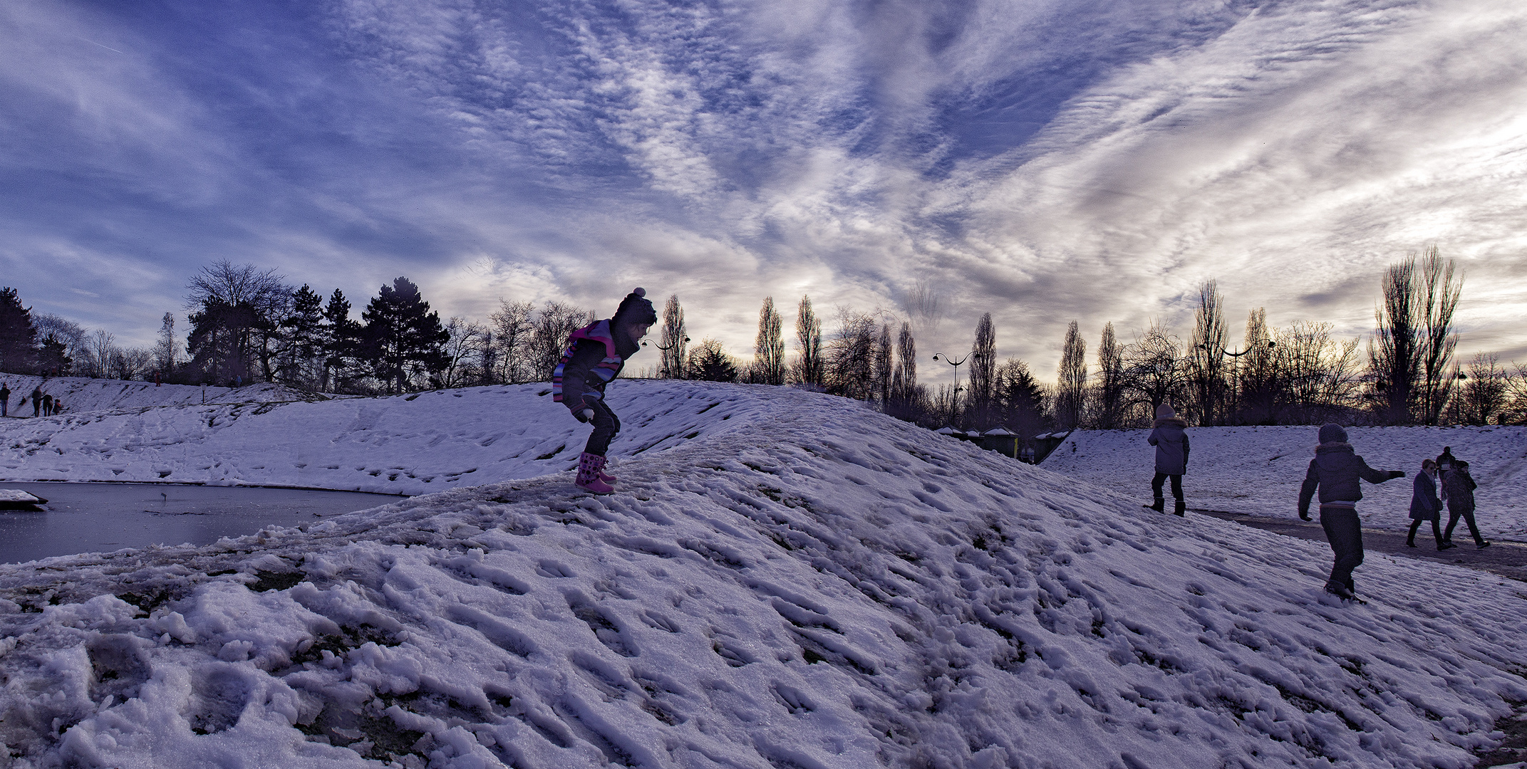 Glissade au parc .