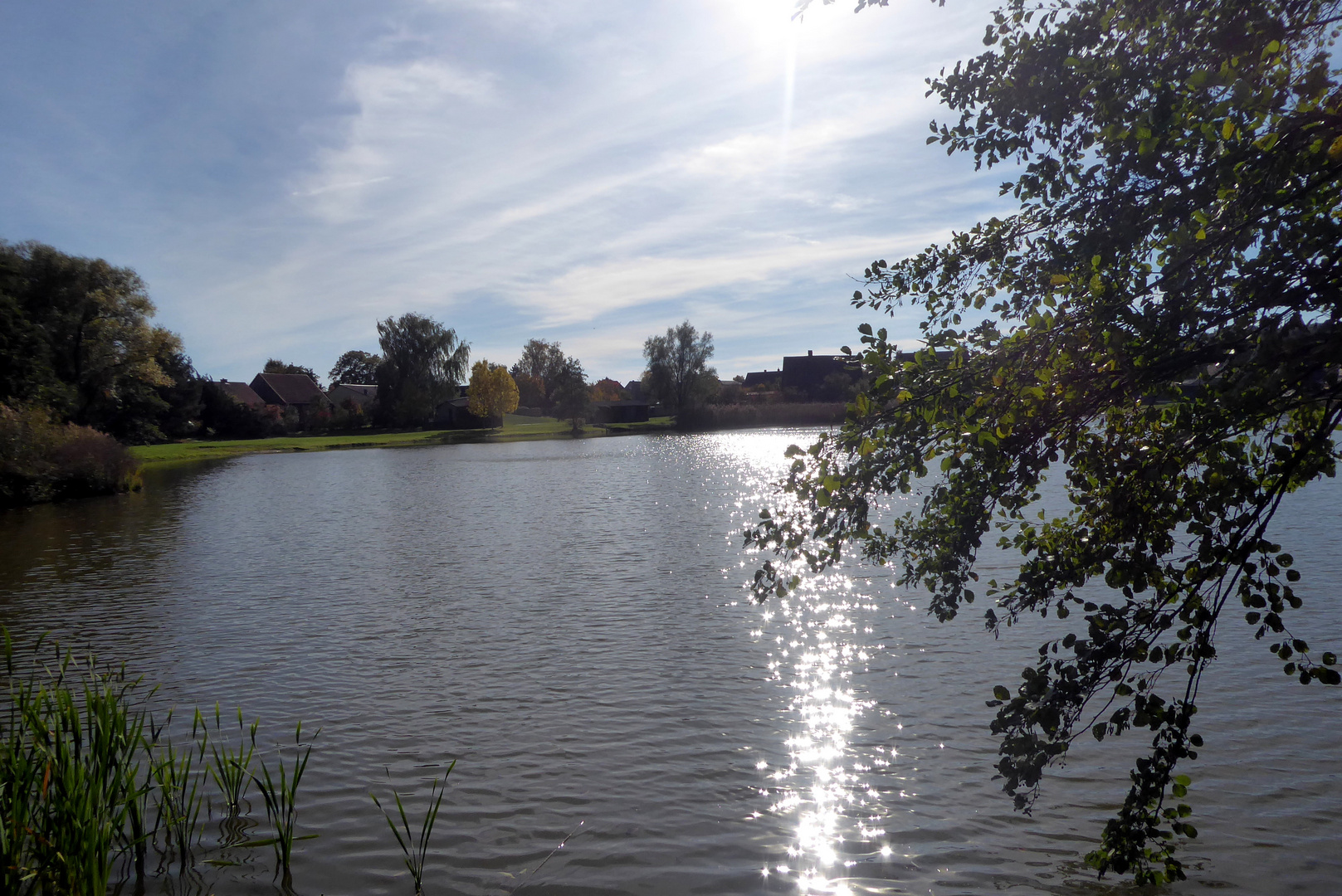 Glitzersterne auf dem See