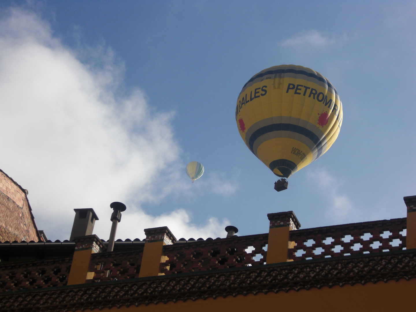 GLOBOS EN EL CIELO