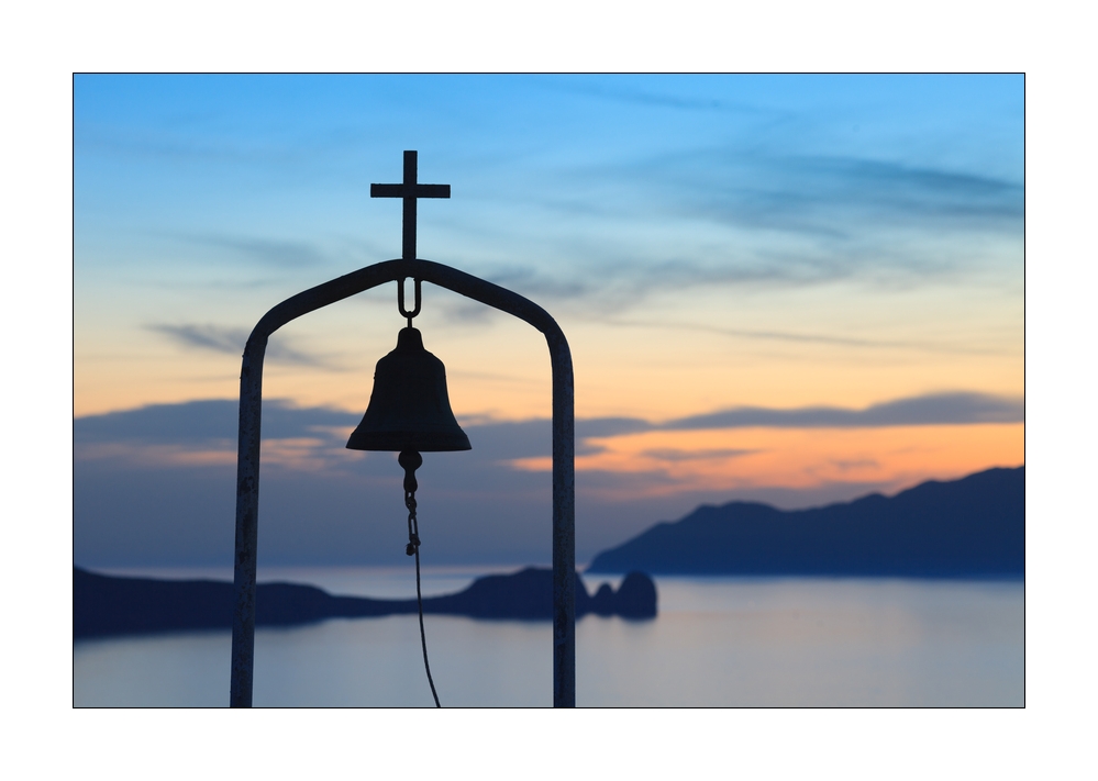 Glocke vor Abendstimmung: ohne Aufhellung