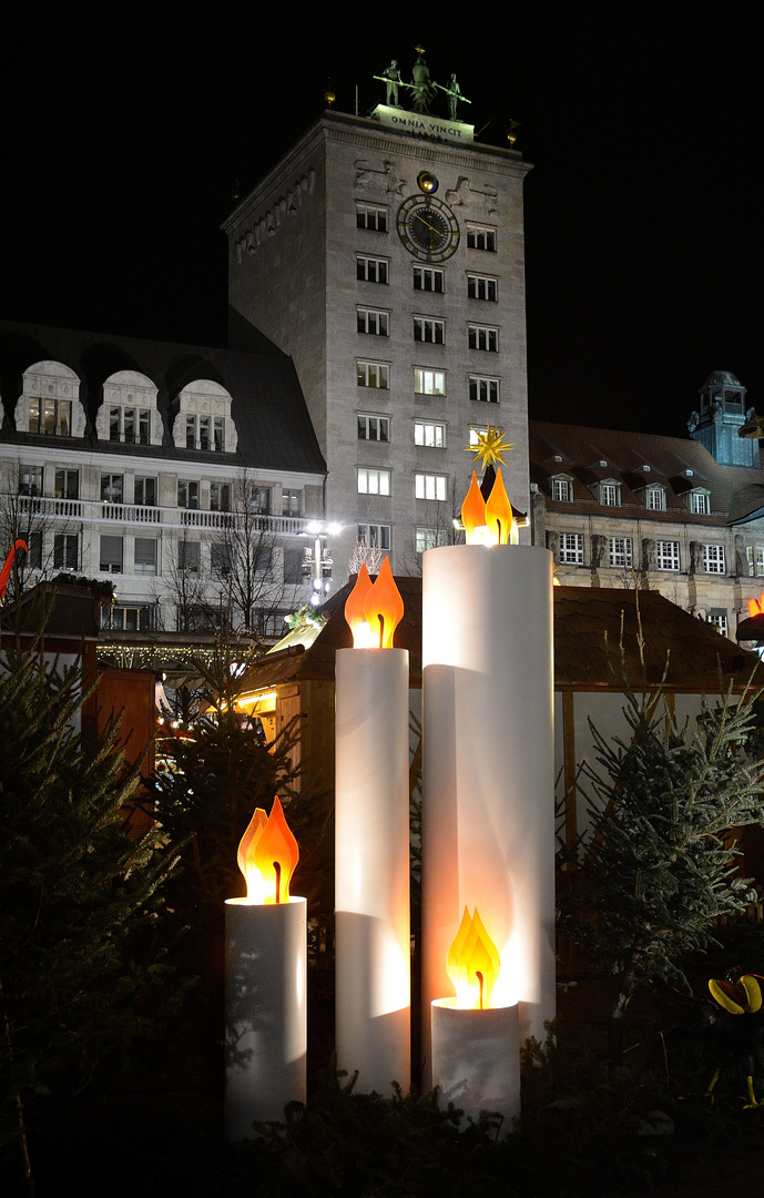 Glockenmänner und Kerzen