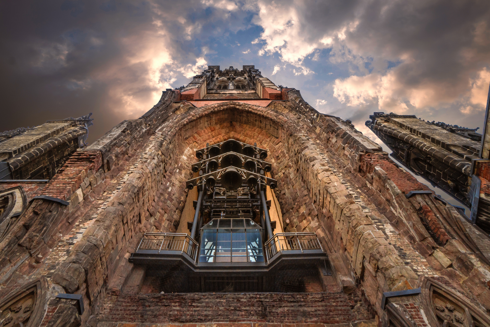 Glockenspiel in der Turmruine St.Nikolai