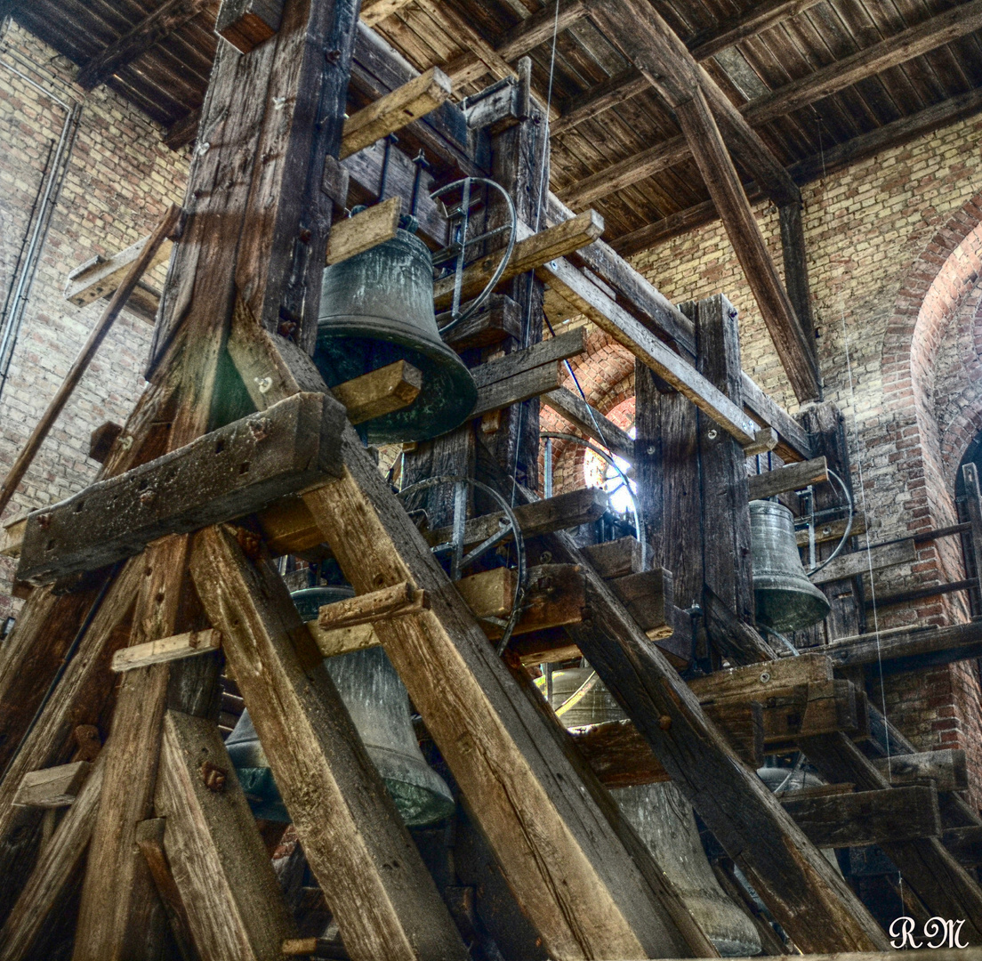 Glockenstuhl im Dom Schwerin