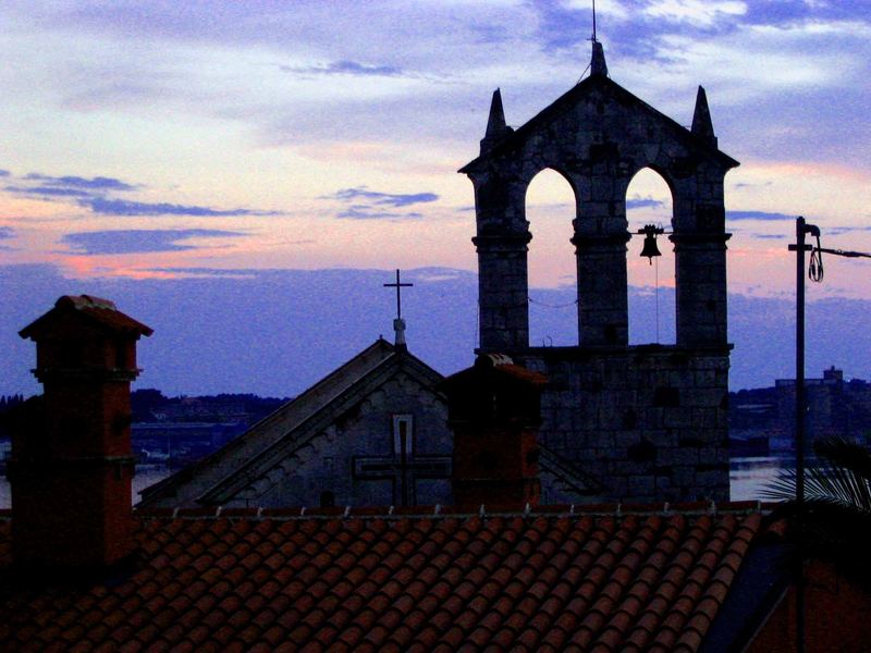 Glockenturm am Abendhimmel