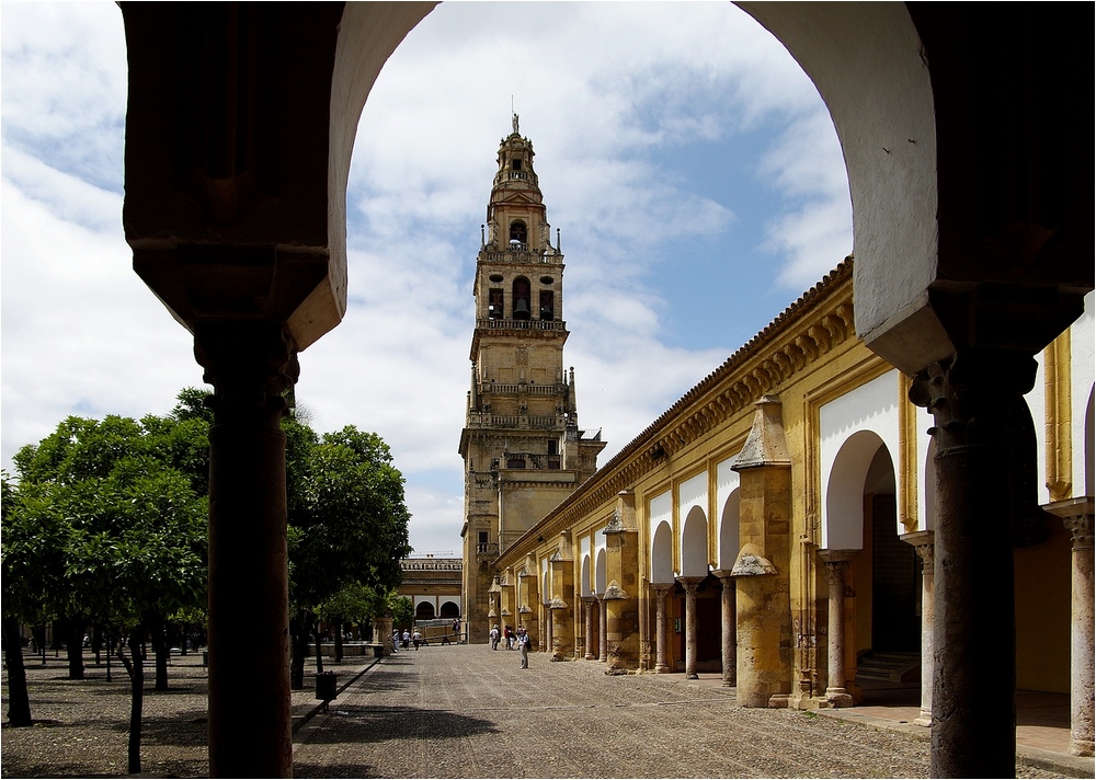 Glockenturm der Moschee