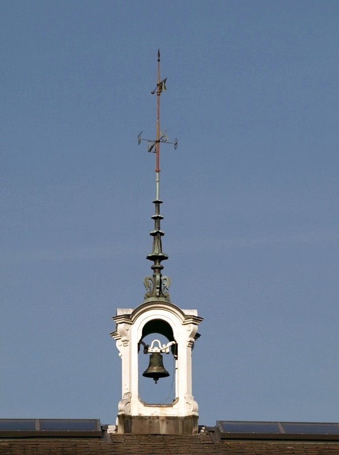 Glockenturm mit Wetterfahne