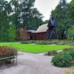 Glockenturm und Kirche